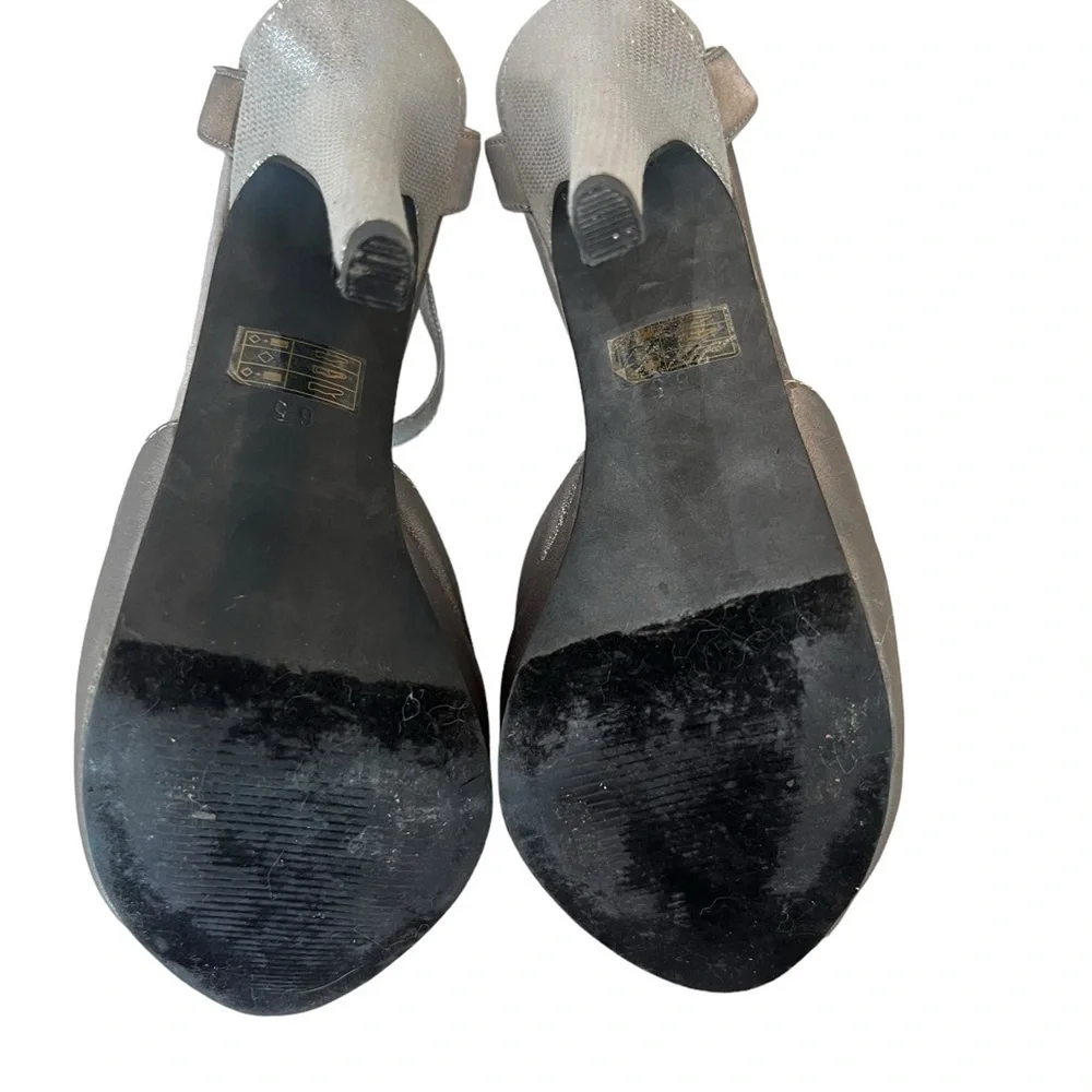 Like New!! Steve Madden “Tia” Platinum/Silver Satin Heels, Size 6.5 - Picture 6 of 6